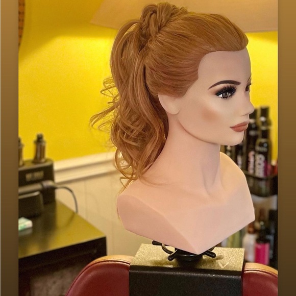 Meet the Posher @Victoria_hair_makeup_artist      Instagram - Picture 15 of 16